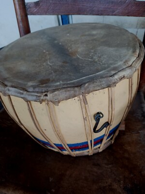 **AWESOME  VINTAGE NATIVE TRIBAL PAINTED  RAWHIDE  DRUM  TALKING  DRUM NICE''''