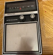 Vtg Soundesign portable DC/AC Radio   Model 2235 Hong Kong 1976 Works great!