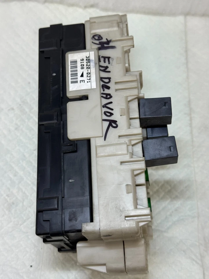 Caja de fusibles interior Mitsubishi Endeavor 2004-2006 1MR587294 OEM Foto 4 de 4