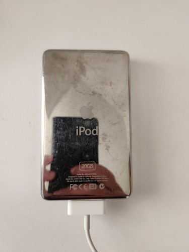 Apple iPod 4th Generation White (20GB) Colour (A10) - Picture 4 of 11
