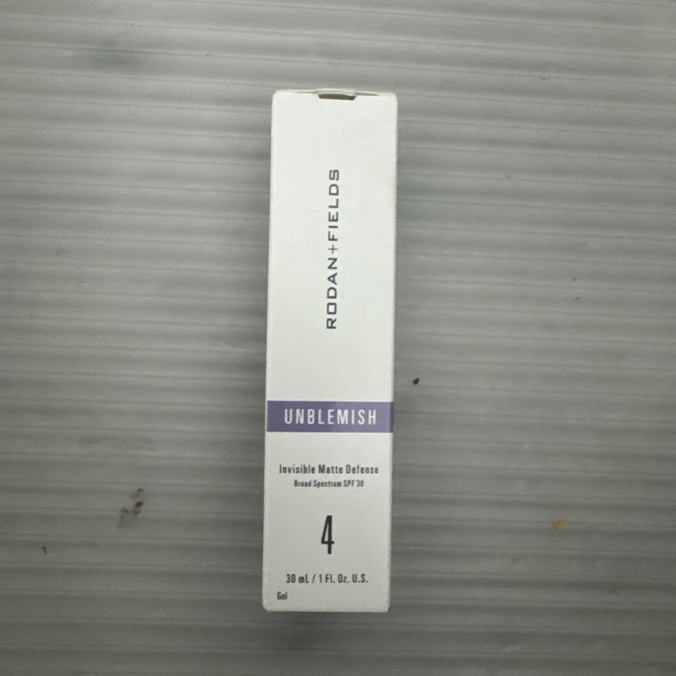 Defensa mate invisible Roden + Fields impecable FPS 30 caduca 1/26 NUEVO FREESHI Foto 2 de 4