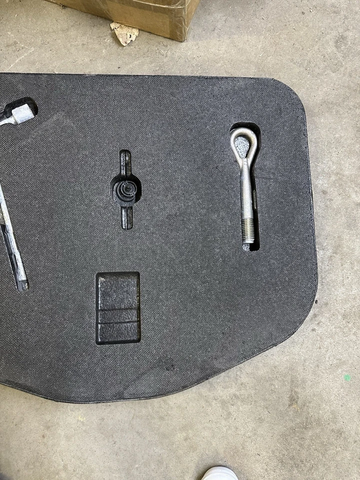 2007 G35 G37 SEDAN Jack Tool Kit WITH FOAM Insert, OEM 84976 JK10A, TAG 014916 Foto 3 de 4