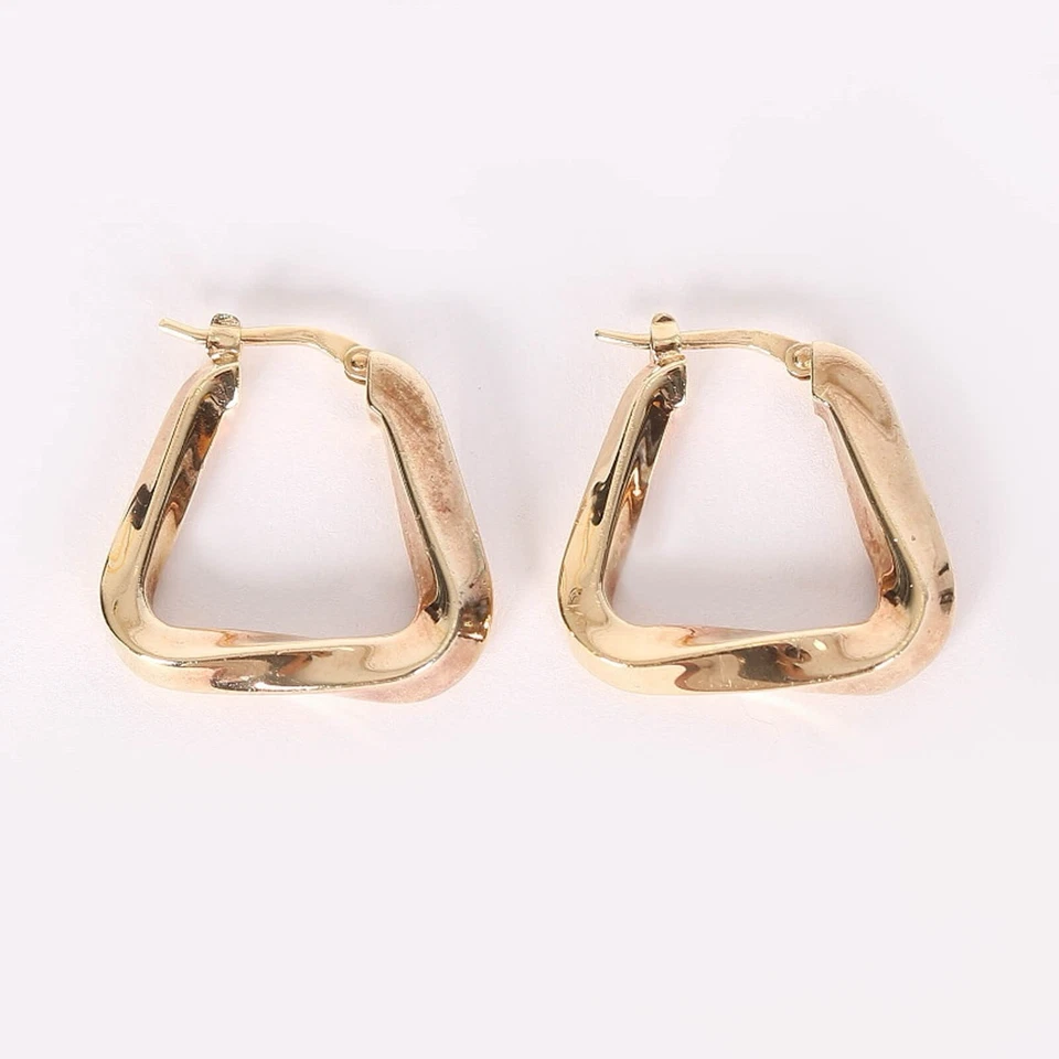 Pendientes de aro Bottega Veneta triángulo torcido plata oro Foto 3 de 4