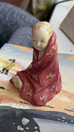 Royal Doulton Figurine THIS LITTLE PIG Boy in Blanket HN 1793 Leslie Harradine