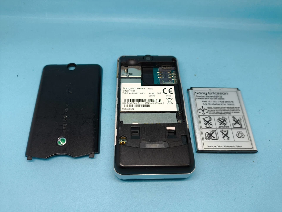 Sony Ericsson Walkman W205 (Unlocked ) Mobile Phone Good Condition - Image 4 of 4