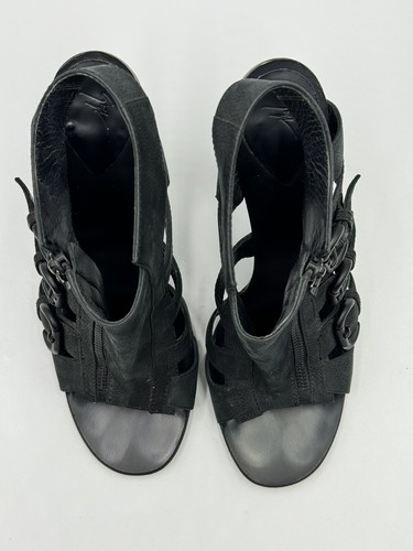 Giuseppe Zanotti Black Caged Leather Sandal with Buckle Detail Size IT41 - Picture 2 of 13