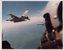 GENERAL DYNAMICS F-16 FIGHTING FALCON FORMATION ORIGINAL MANUFACTURERS PHOTO 37