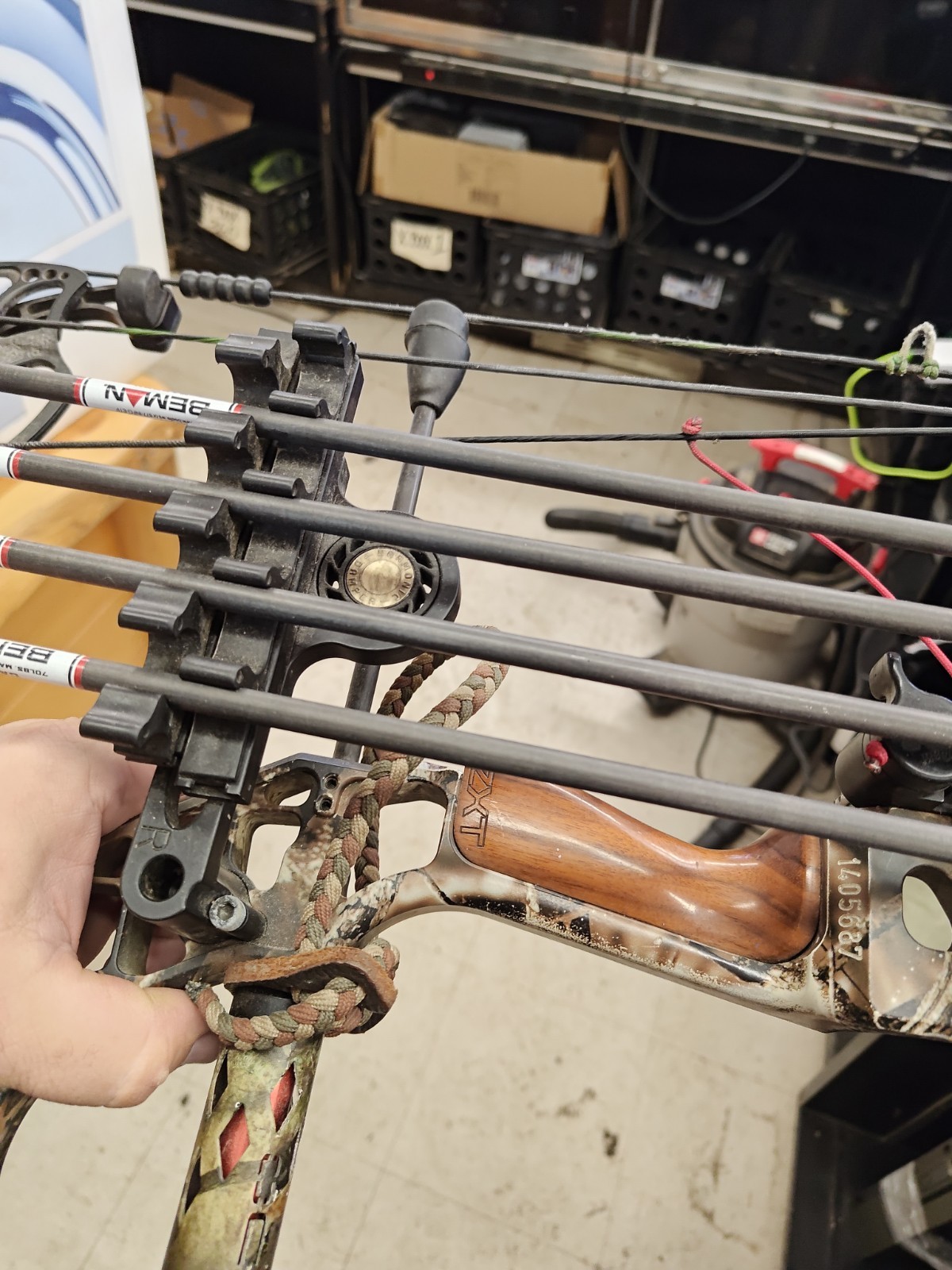 Mathews Zxt SE6 Composite Bow RH 70 Draw 28 Inch DL – Indirani College ...