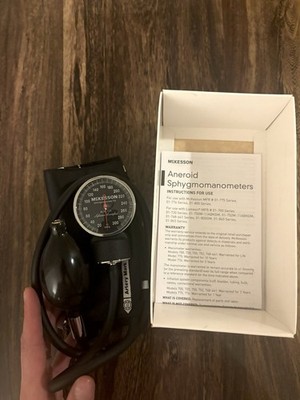 McKesson LUMEON Series Manual Sphygmomanometer Adult Arm Latex-Free 01-720-11AB 