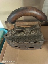 Ferro da stiro a carbone d'epoca vintage