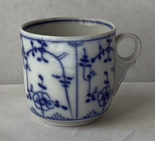 Vintage Japanese Blue & White Porcelain Pottery Teacup, Marked - Picture 2 of 11