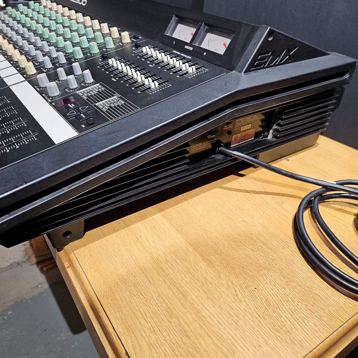 AVアンプ YAMAHA Powered Mixer EMX-2300 Yamaha Powered Mixer Model EMX2300 - Made in Japan - AS-IS