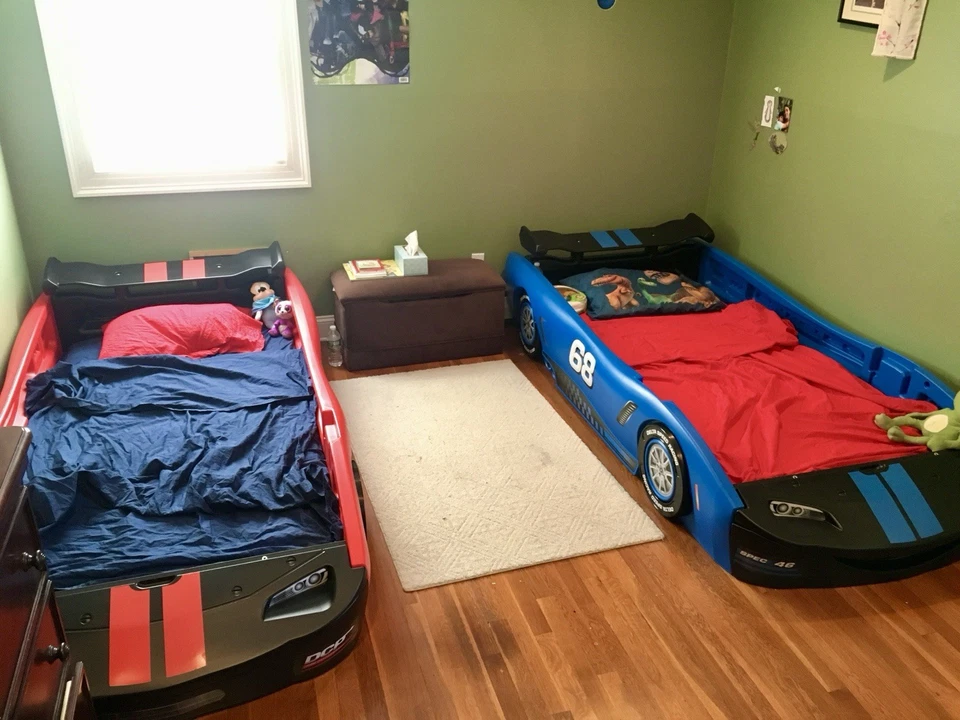 Coche de carreras turbo con dos camas individuales para niños, rojo/negro/azul/rosa Foto 2 de 4