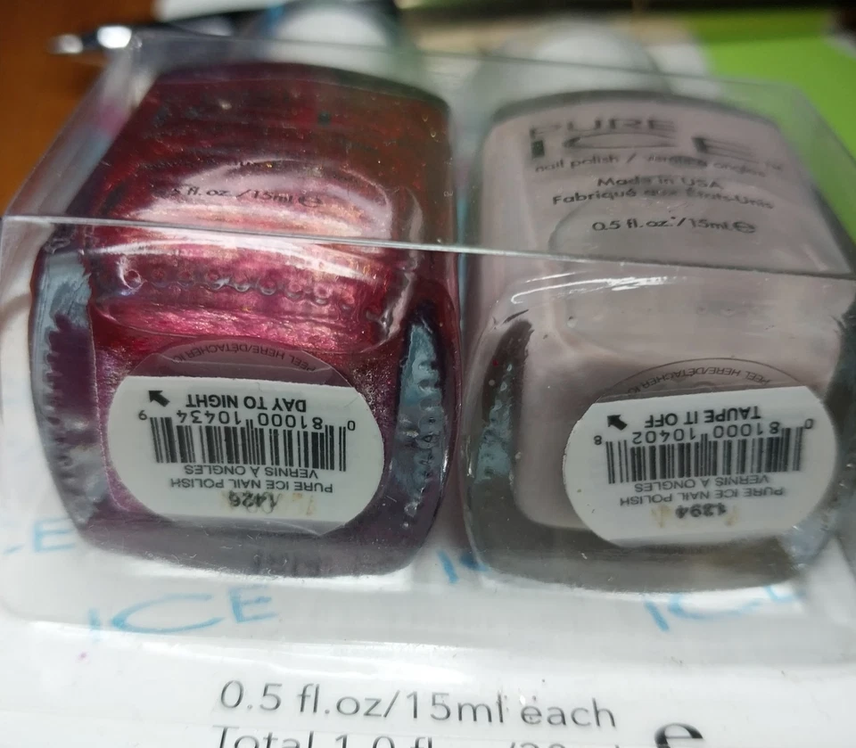 Esmalte de uñas puro ICE, puramente tú con acento dorado brillante vacaciones Foto 4 de 4