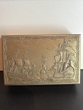 Alte Metallschachtel mit Schiff Motiv