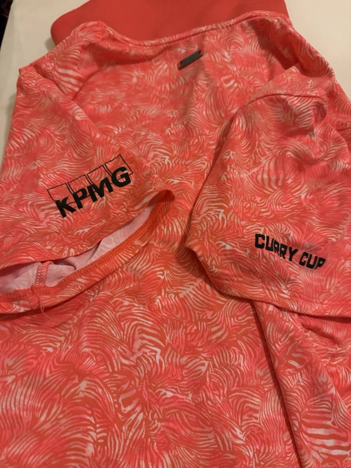 Under Armour - Camisa de Rendimiento Steph Curry Subestimada Tour de Golf (mediana) Foto 4 de 4