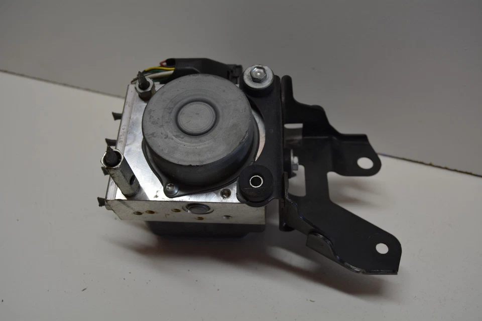 Toyota Yaris 2010-2011 conjunto de bomba actuador de freno antibloqueo OEM, 545-51959 Foto 4 de 4