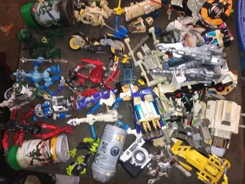 Huge Vintage Power Rangers Bionicles Legos Star Wars ++ Accessories Parts Pieces