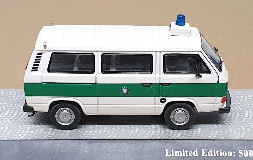Premium ClassiXXs escala 1/43 11458 - VW Volkswagen T3 Bus Police - blanco/verde Foto 3 de 4