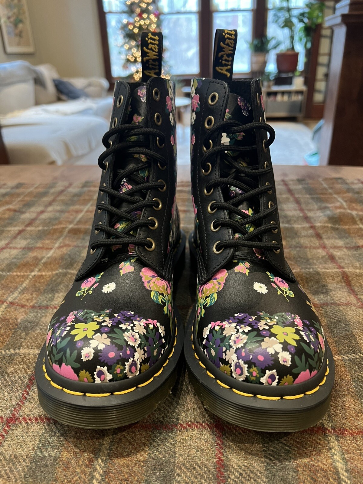 Dr. Doc Martens Pascal 1460 Leather Boots Vintage Floral Black US Womens 7 *NEW* thumbnail 3