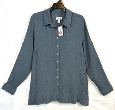 NWT Denim&Co Women’s Blue Button Front Pocket Textured Shirt / Medium