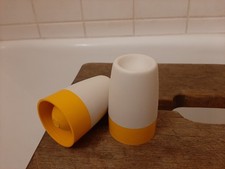 2 Tupperware Eierbecher 798 Eierfreunde mit Haube 799 Gelb/Eierschale Vintage 