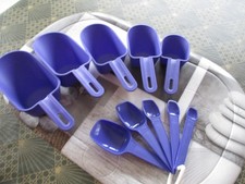 Tupperware 2 lots de 5 cuilléres mesures de contenances différentes