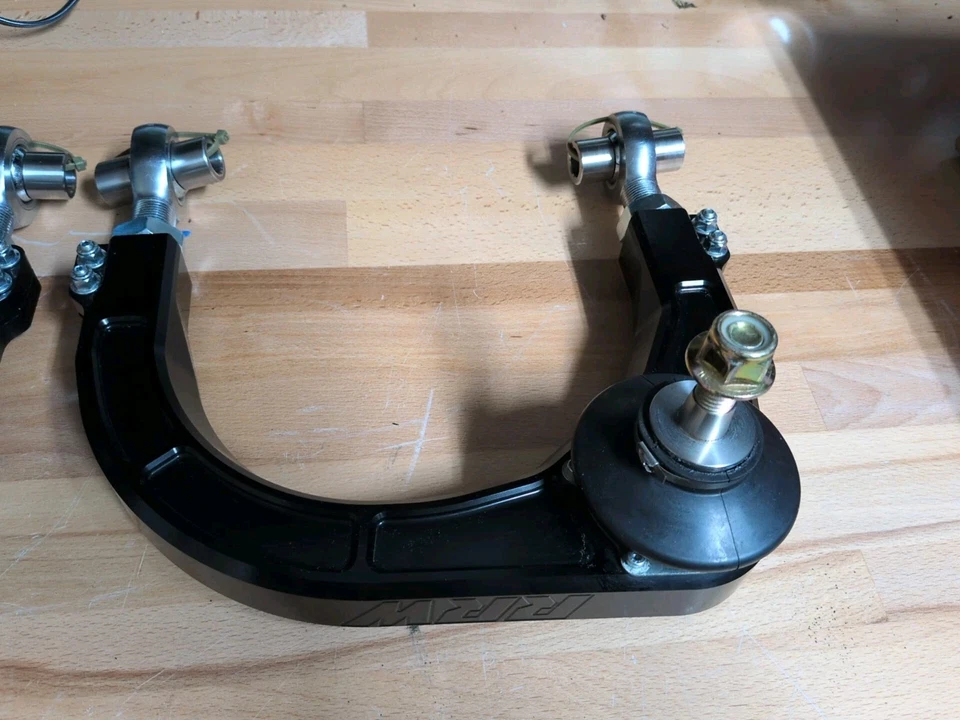 Brazos de control superiores ajustables RRW Billet Uniball | Toyota Tacoma 2024 2025 Foto 4 de 4