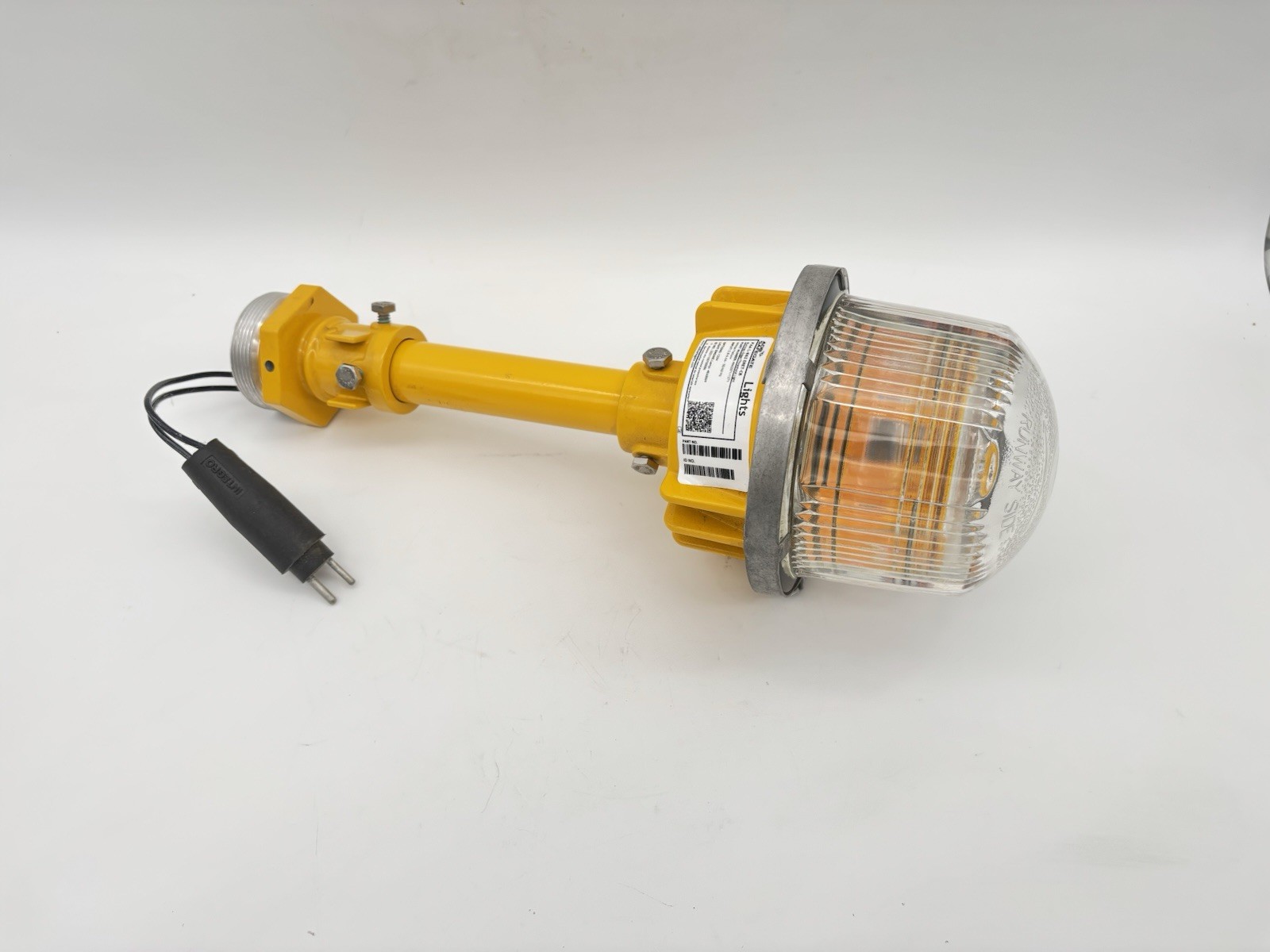 ADB Safegate Runway Edge Threshold Light, White/Yellow, 44A2071/1271, L-862 ERET