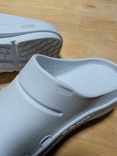 Oofos OOcloog White Casual Slip On Recovery Unisex Clogs Women’s 7 Men’s 5 - Picture 3 of 8