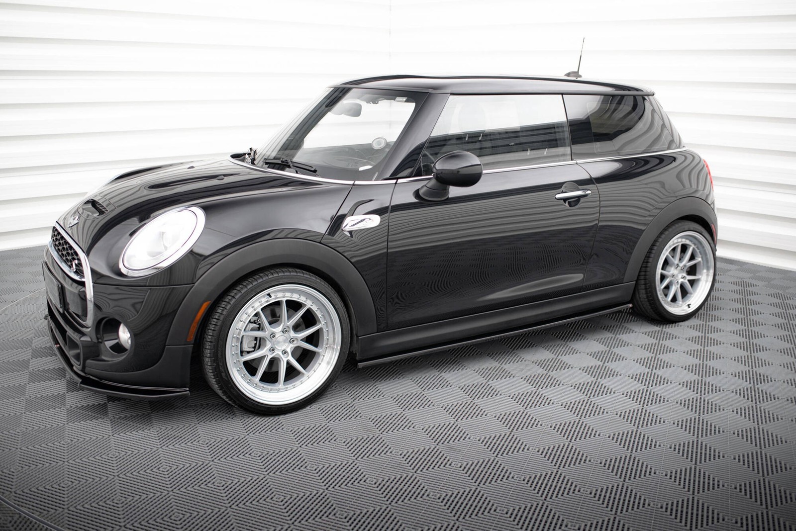 Rajouts de bas de caisse Maxton Mini Cooper S F56 Facelift noir brillant