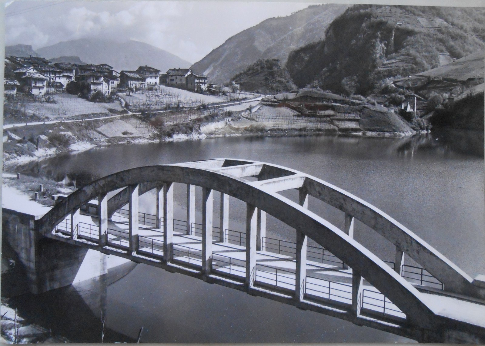 Cartolina Arsiè ponte sul lago di Rocca d'Arsiè