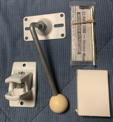 Omnimount Model 53 RWK UWK  Universal Speaker Mount Kit - White.  New, Open Box