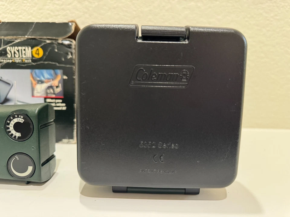 Coleman System 4 комплект осветительных приборов для кемпинга — фонарь, фонарик, радио — модель 5352–700 Вт - Изображение 4 из 4