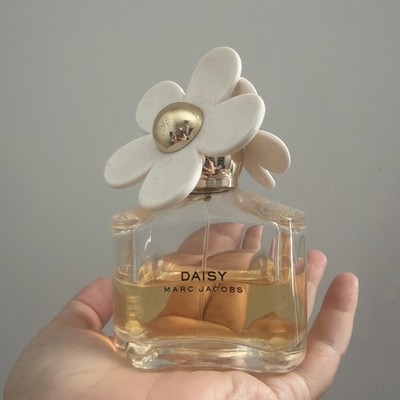 Marc Jacobs Daisy Eau de Toilette Spray 1.7 fl oz Regular Size