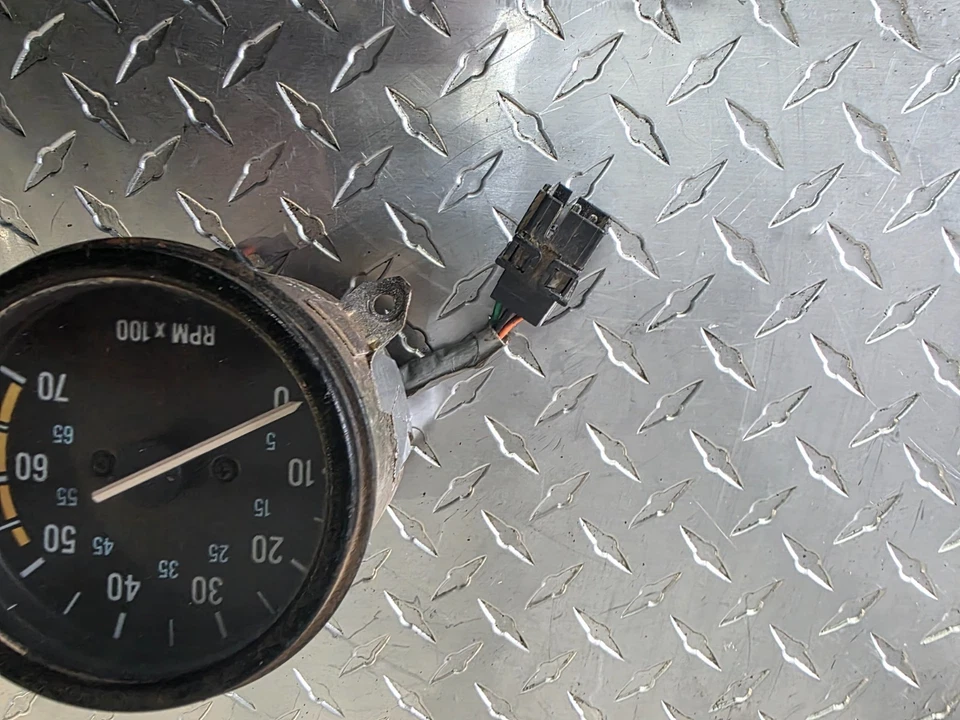 Jeep Wrangler YJ 87-91 OEM 6 cilindros tacômetro medidor RPM painel FRETE GRÁTIS - Imagem 2 de 4