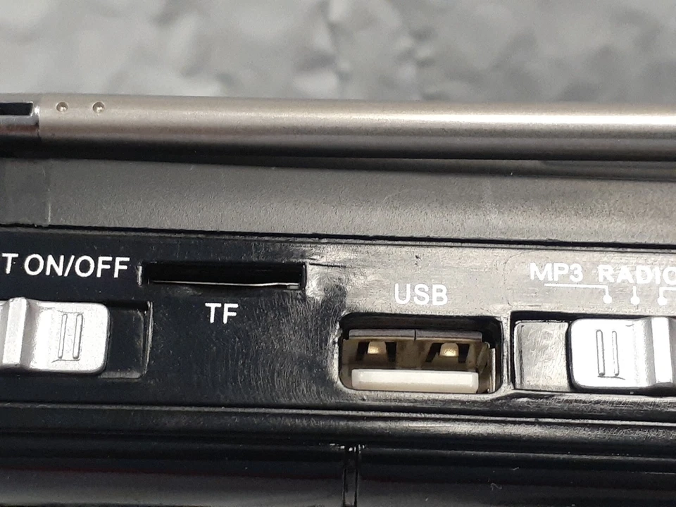 Power Guard Radio 10 Bandas con Linterna Recargable y Puerto USB Foto 3 de 4