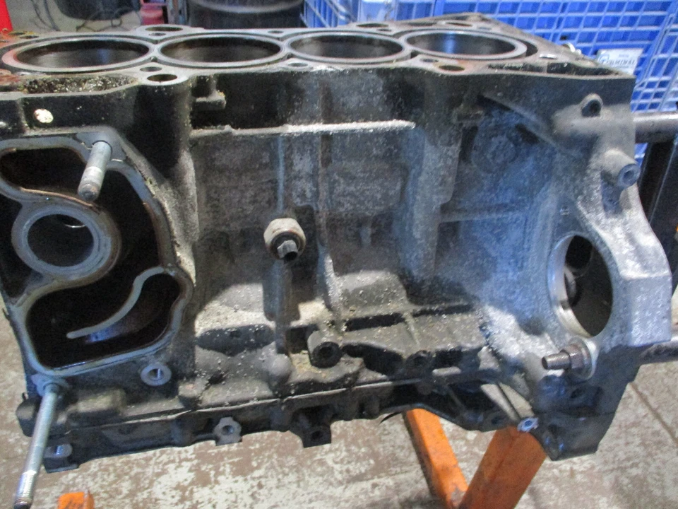 2008 Acura RDX - K23A1 - Engine Cylinder Block (BARE: No Crankshaft or Pistons) Foto 3 de 4