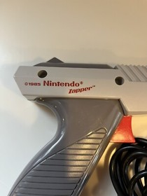 Nintendo Zapper 1985 Original Duck Hunt Gun NES-005 Gray #1& Original Controller