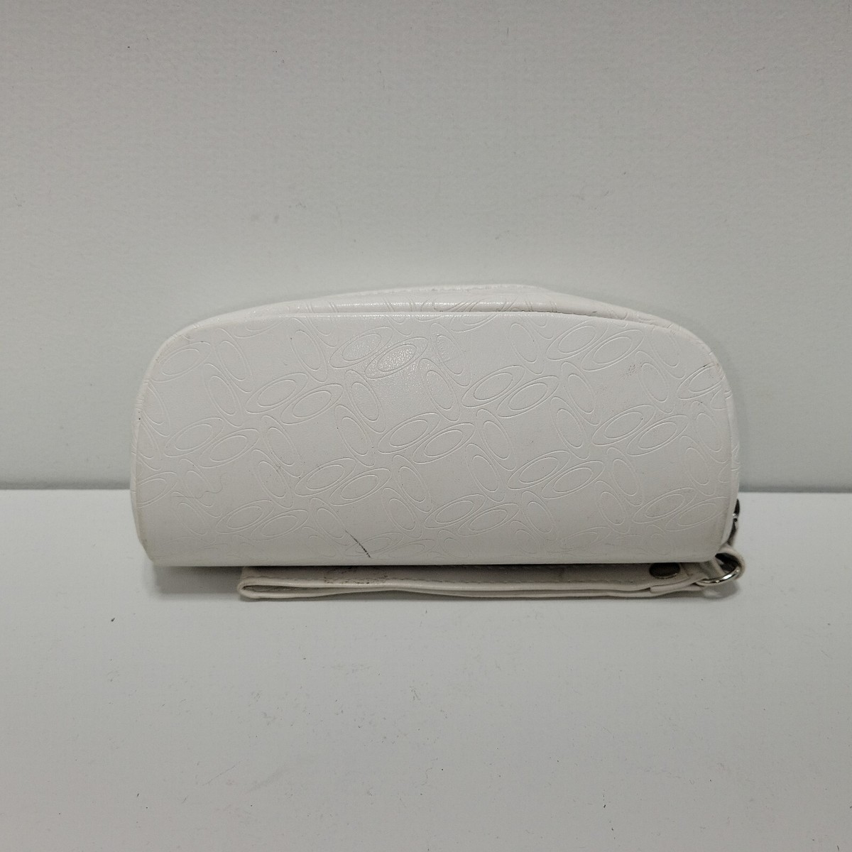 Oakley White Embossed Hard Shell Glasses Case | eBay display picture 2