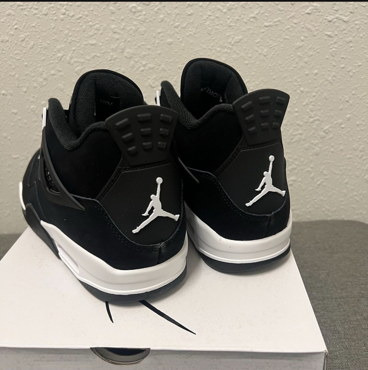 Nike Air Jordan 4 Retro GS White Thunder Size 7Y / Womens 8.5