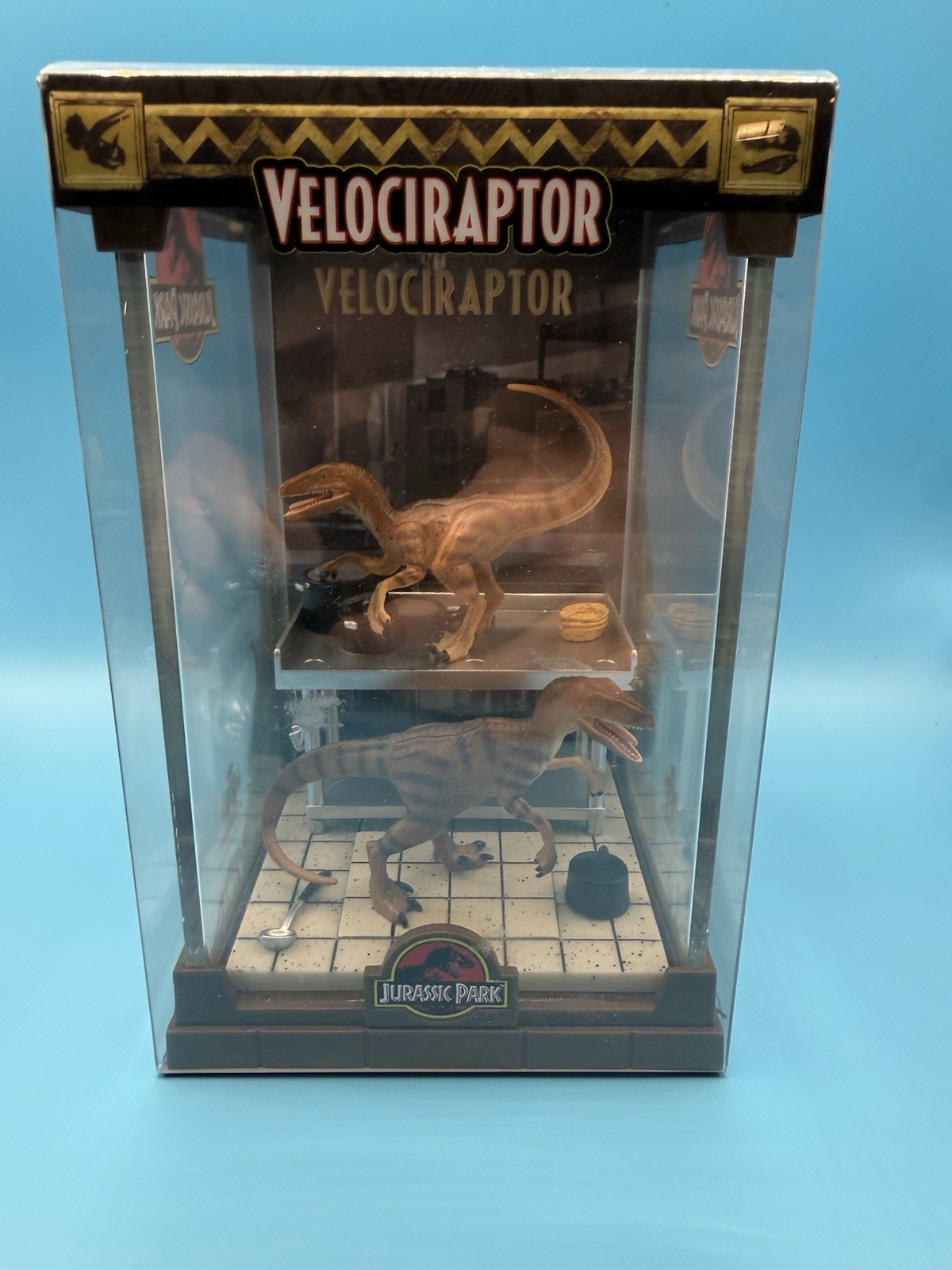 New Jurassic Park Noble Collection Velociraptor Kitchen Scene Diorama Statue