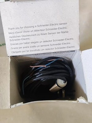 1PCS New Telemecanique XS618B1MAL2 XS6-18B1MAL2 Proximity Switch Fast shipping