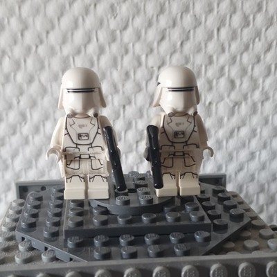 LEGO Star Wars: 2x First Order Snowtrooper Minifiguren mit Waffen