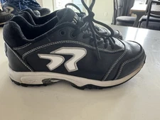 Ringor Turf shoe With Pitching Toe.  Woman’s Size 8, Excellent Condition