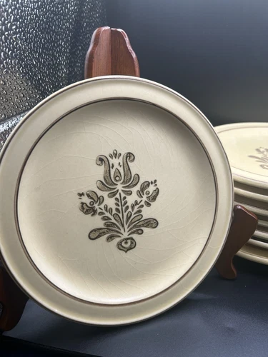 Vintage Set of 8 Pfaltzgraff Village Bread /Salad Plates 7” USA