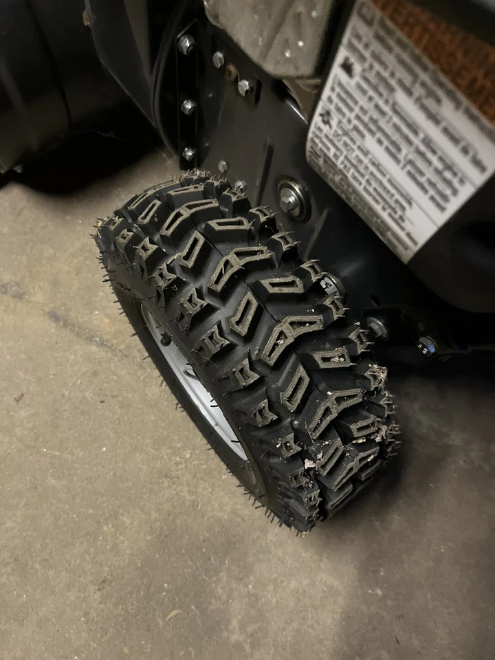 Lanzanieves Briggs & Stratton 950 Snow Series 208cc 24" 2 etapas servicio mediano Foto 3 de 4