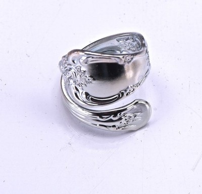 Vintage - Wm. A. Rogers Oneida LTD.  - Vanessa Spoon Ring - Silverplated - NEW