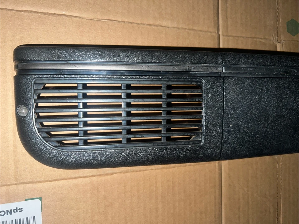 大众大众敞篷车 MK-1 右乘客门口袋扬声器 烤架 环绕 — 第 2/4 张图片