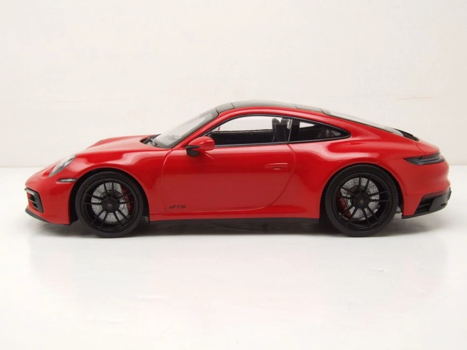 Porsche 911 Carrera 4 GTS 2020 Rosso Modellino Auto 1:18 Minichamps - Immagine 3 di 4